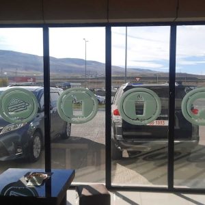 vitrinebis stikeri, ბადესტიკერის ბეჭდვა, სტიკერების ბეჭდვა. updated 2024 (1)