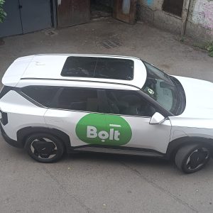 მანქანის დასტიკერება დაბრენდვა